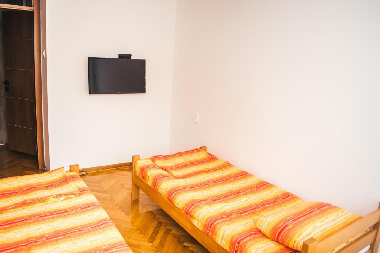 Aparment Theatre Apartment Nis Exterior photo
