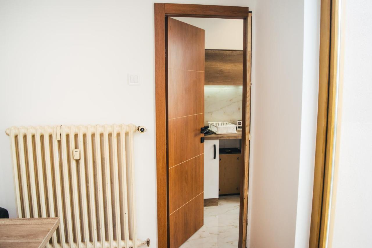 Aparment Theatre Apartment Nis Exterior photo