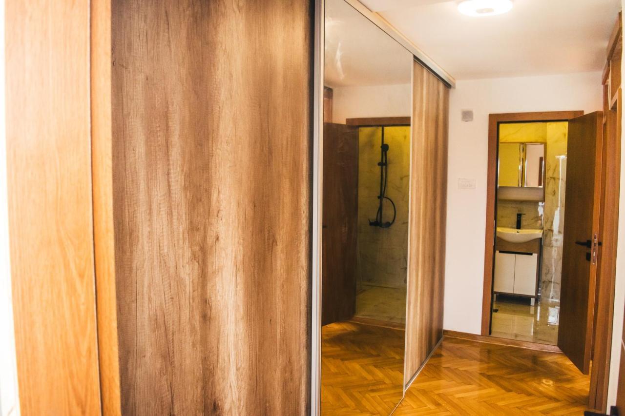 Aparment Theatre Apartment Nis Exterior photo