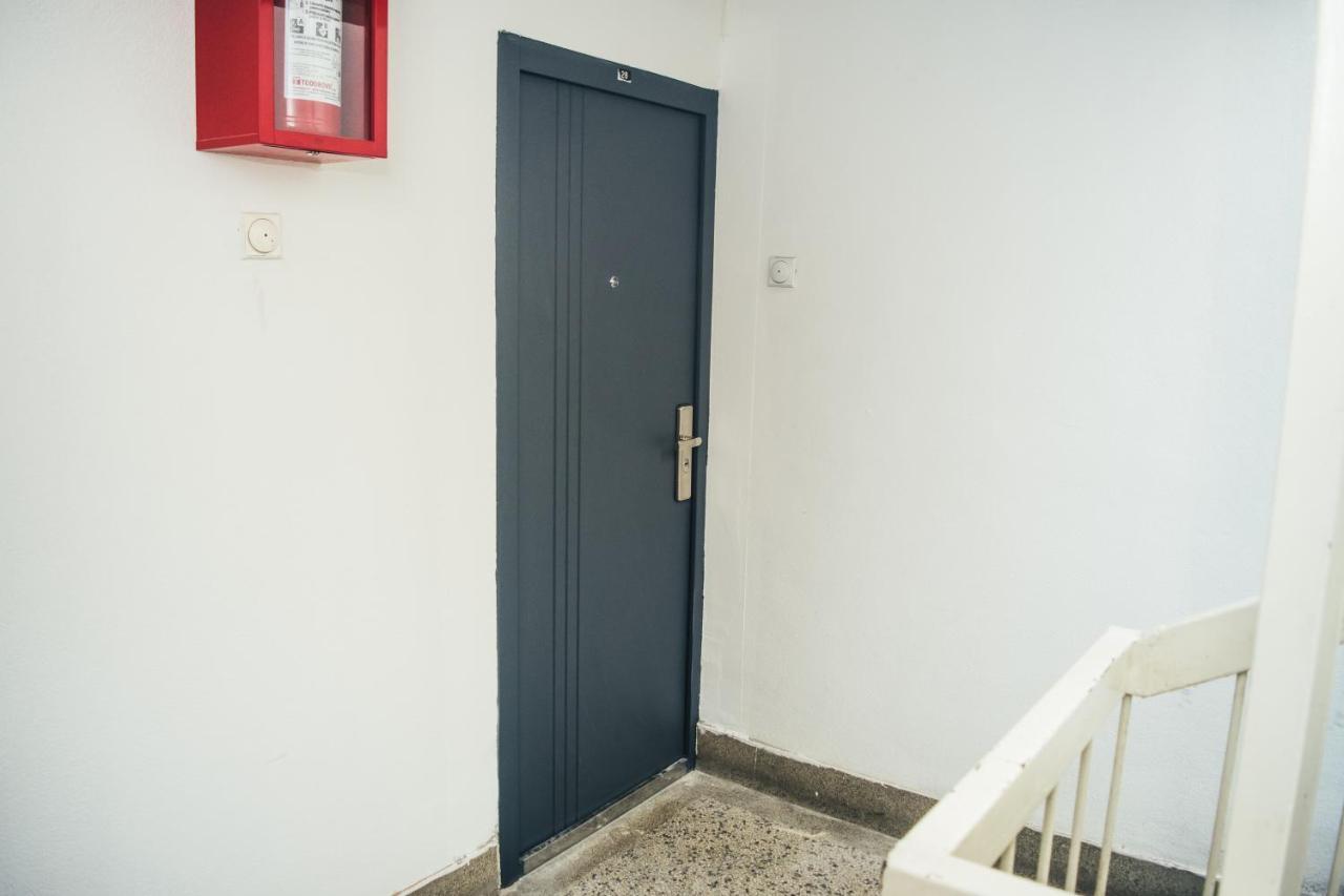 Aparment Theatre Apartment Nis Exterior photo